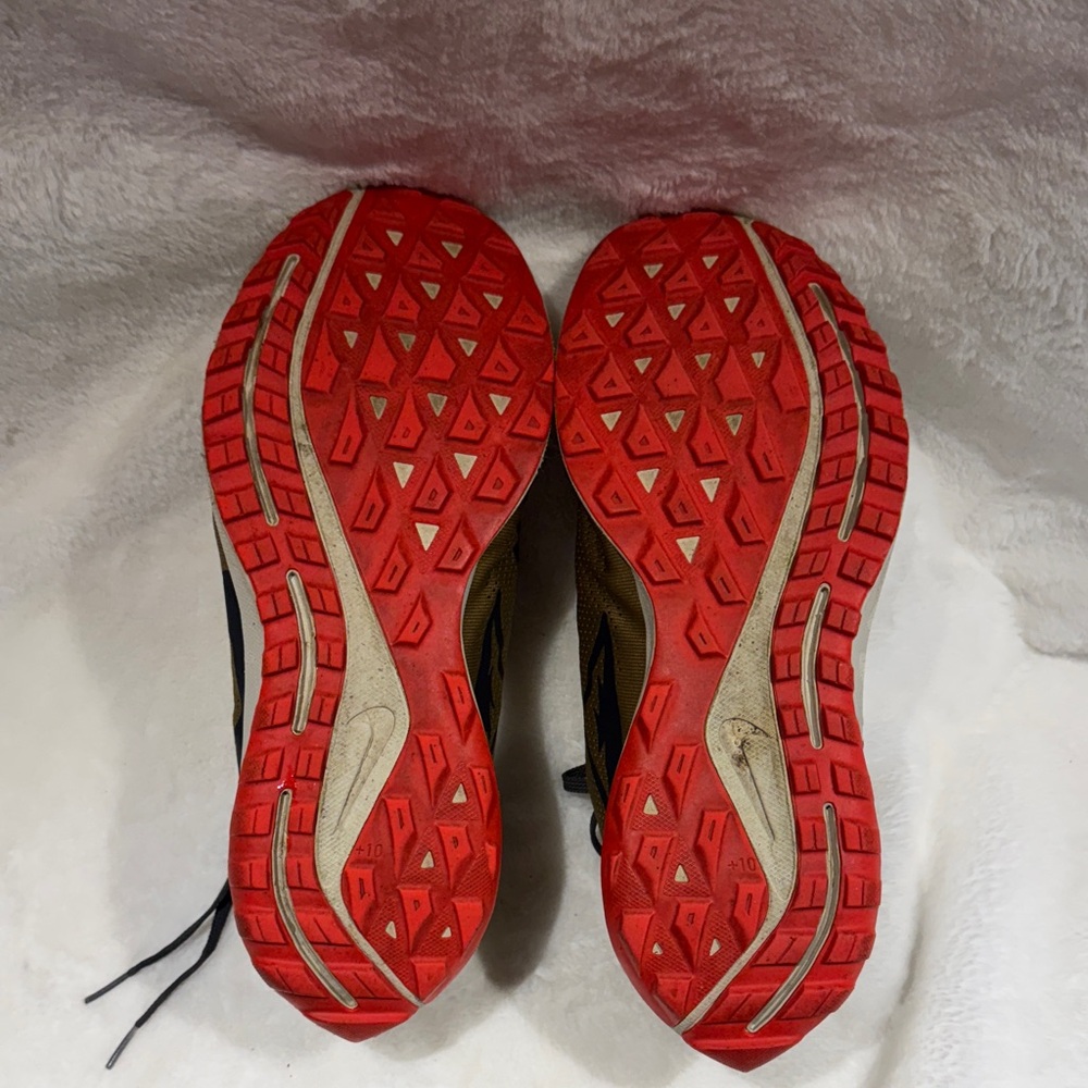 Nike Pegasus 36 Trail Shoes in Tan and Red - Picture 2 of 8
